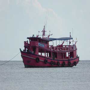 Pink boat off Sairee Beach, Koh Tao